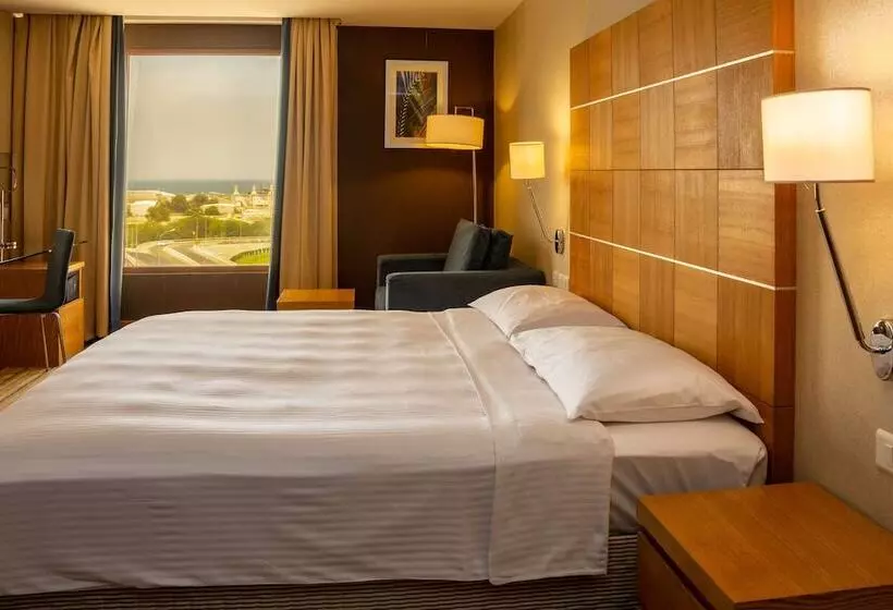 اتاق استاندارد با چشم‌انداز شهر, Golden Tulip Muscat