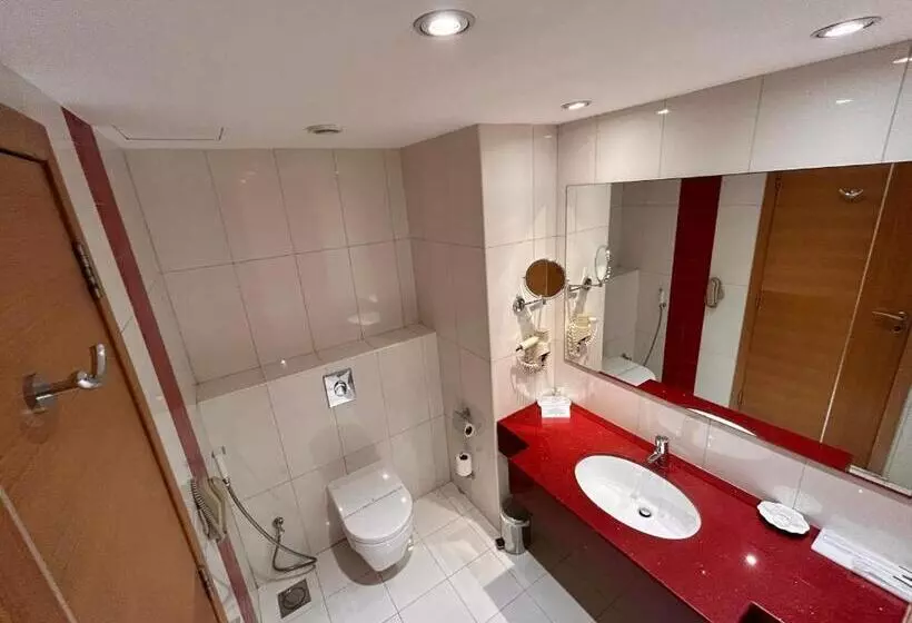 اتاق استاندارد با چشم‌انداز شهر, Golden Tulip Muscat