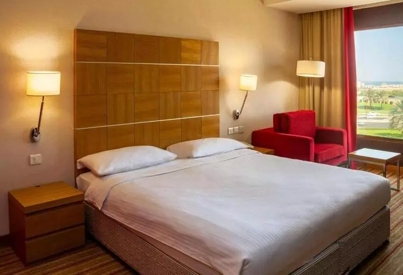 اتاق استاندارد با چشم‌انداز شهر, Golden Tulip Muscat