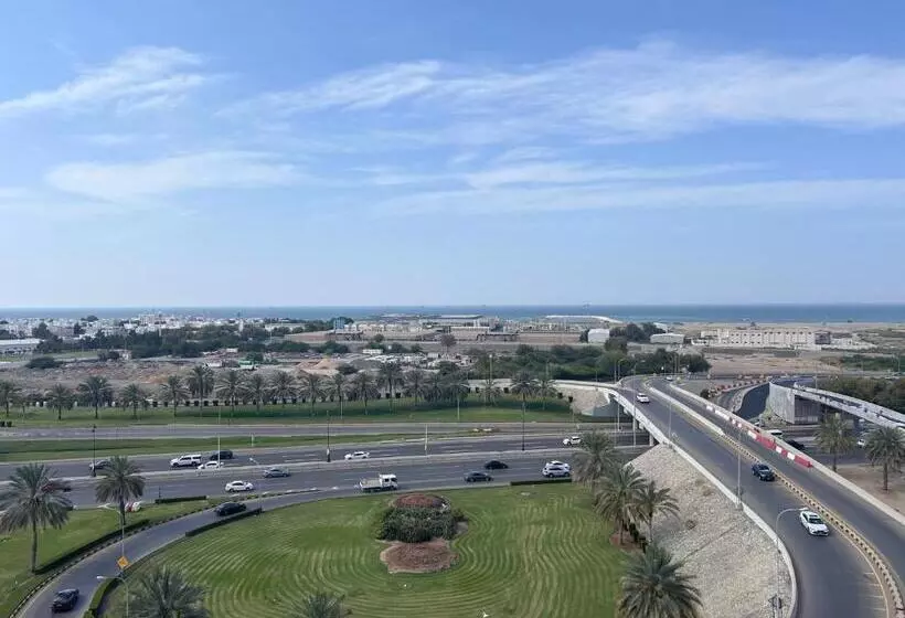 اتاق استاندارد با چشم‌انداز شهر, Golden Tulip Muscat