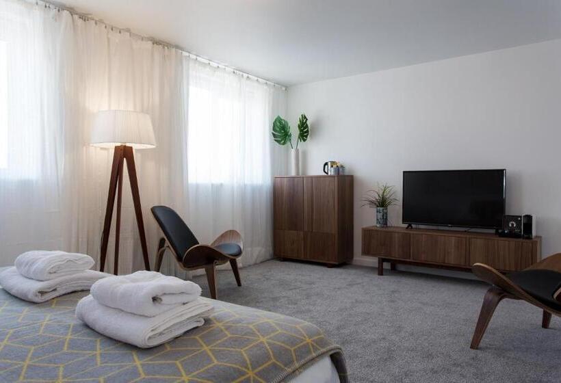 סוויטה נוף לגינה, Porth Beach