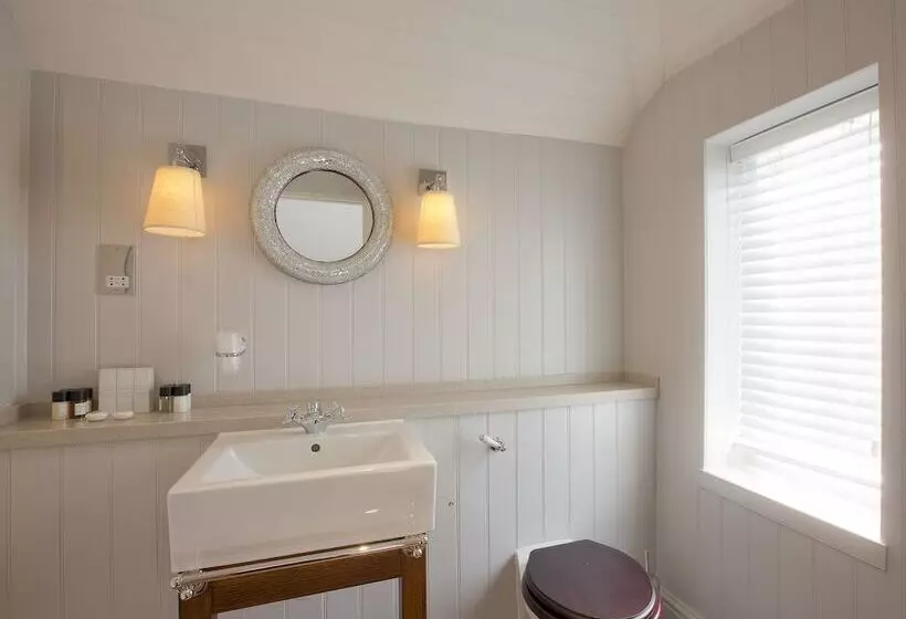 Family Room, The Marine
