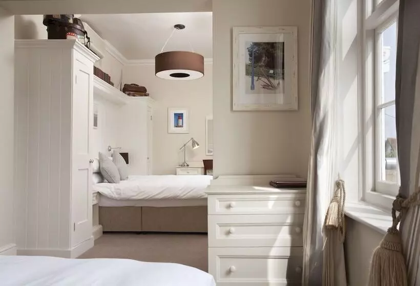 Family Room, The Marine