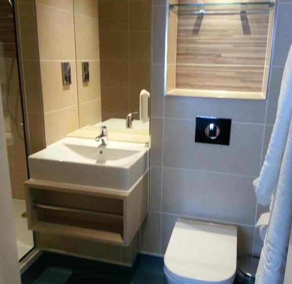 스탠다드 룸, The Queen S Head Wetherspoon