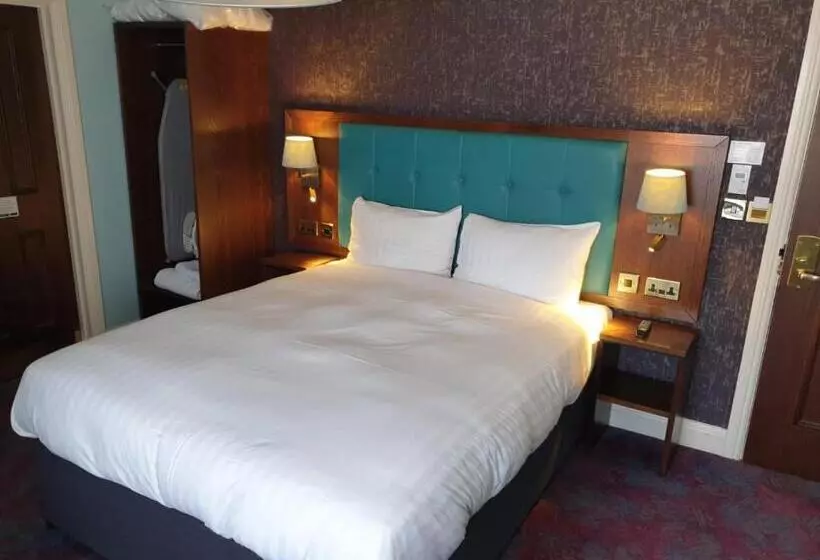 Camera Familiare Deluxe, The Queen S Head Wetherspoon