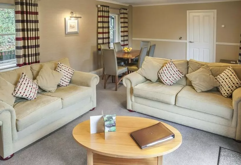 １ベッドルームハウス, Woodford Bridge Country Club