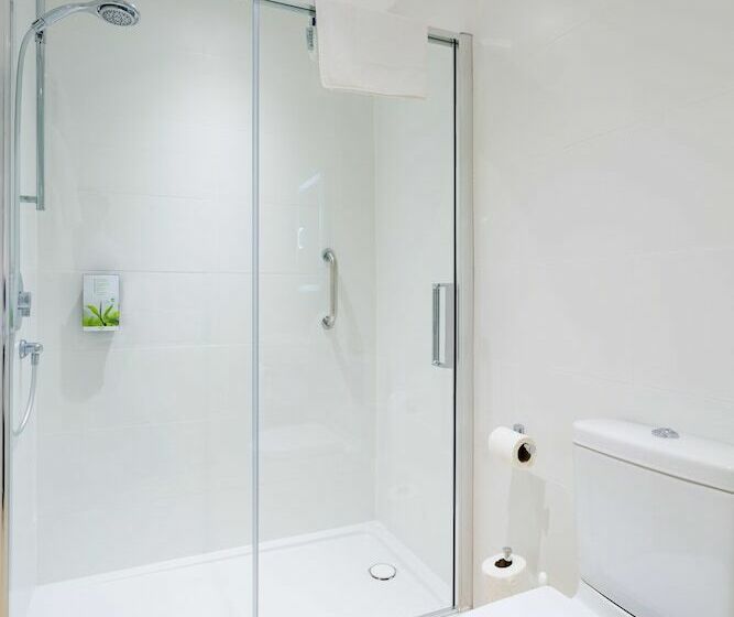 בית, 2 חדרי שינה, Woodford Bridge Country Club