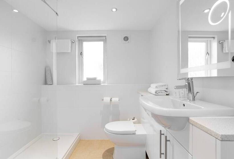 בית, 2 חדרי שינה, Woodford Bridge Country Club