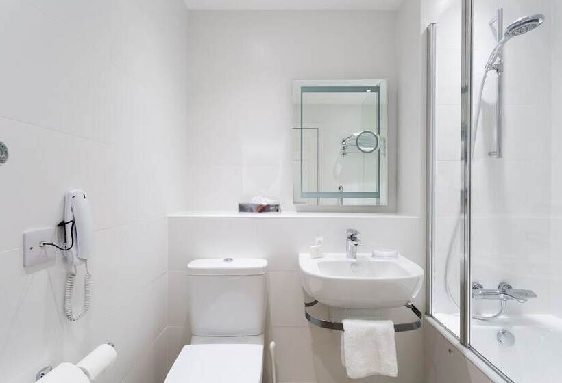 בית, 2 חדרי שינה, Woodford Bridge Country Club