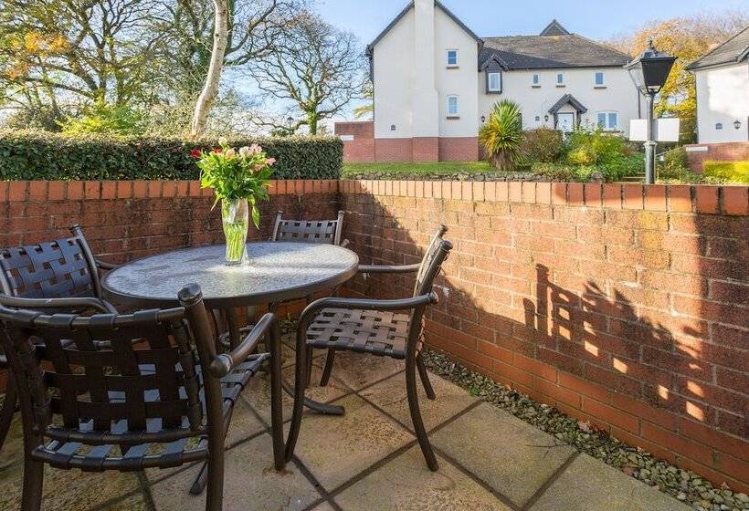 בית, 2 חדרי שינה, Woodford Bridge Country Club