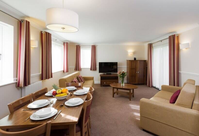 בית, 2 חדרי שינה, Woodford Bridge Country Club