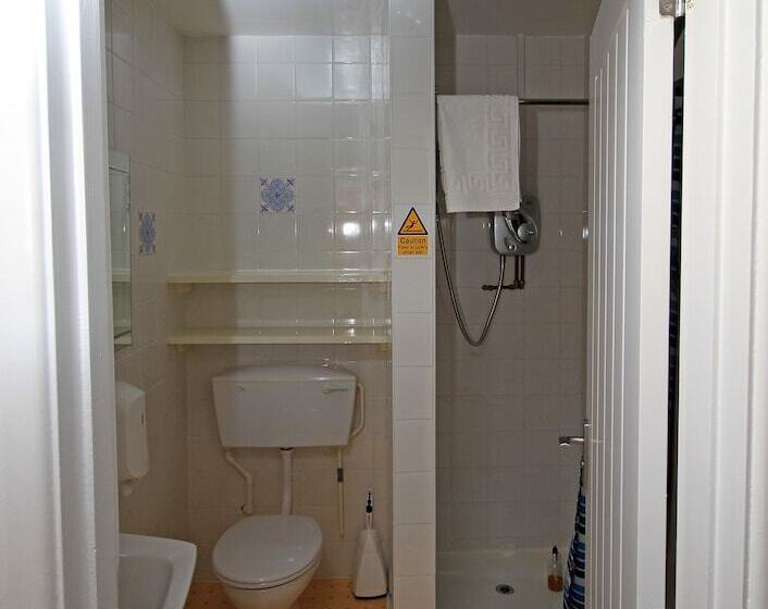 غرفة عائلية, Pine Lodge Guest House