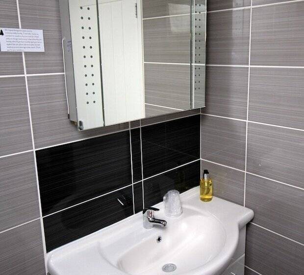 Семейный Номер, Pine Lodge Guest House