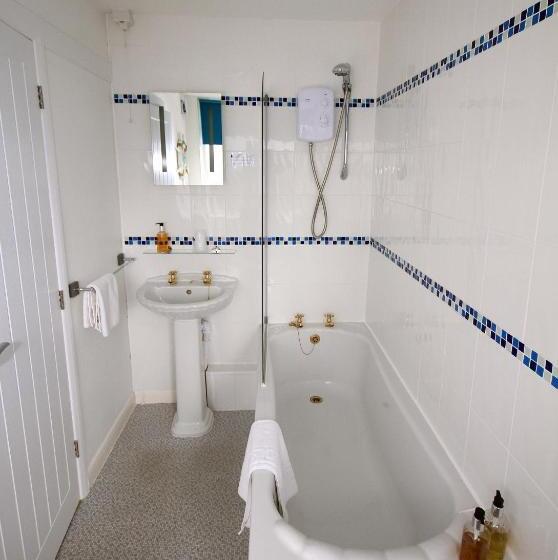 غرفة عائلية, Pine Lodge Guest House