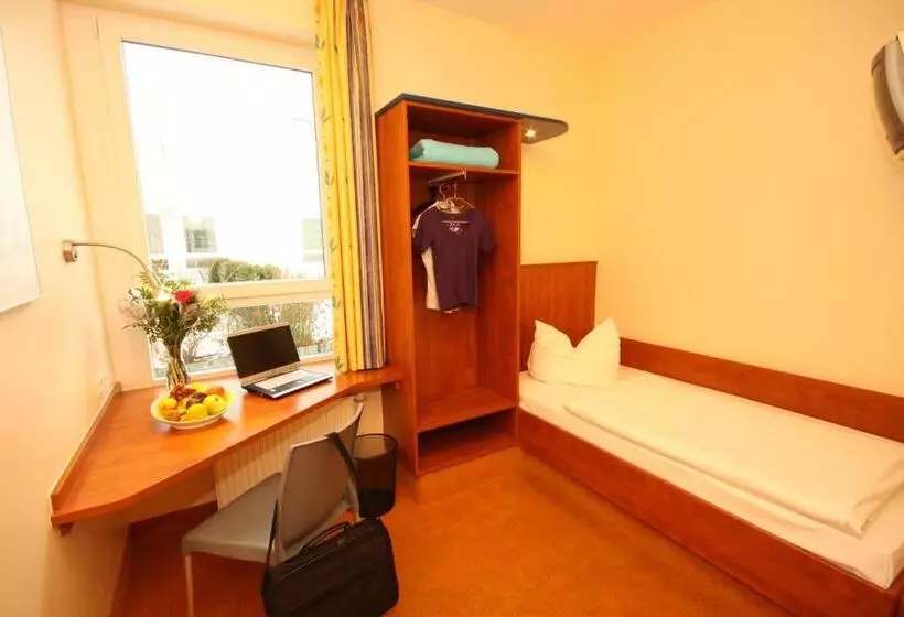 Standard Yhden Hengen Huone, Smartmotel