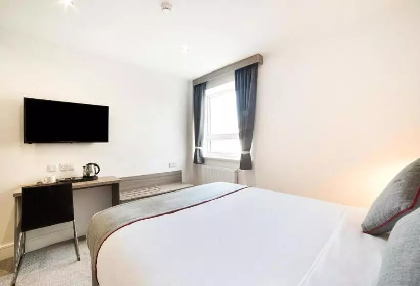 キングサイズベッドのスタンダードルーム, The Connaught Hotel Wolverhampton