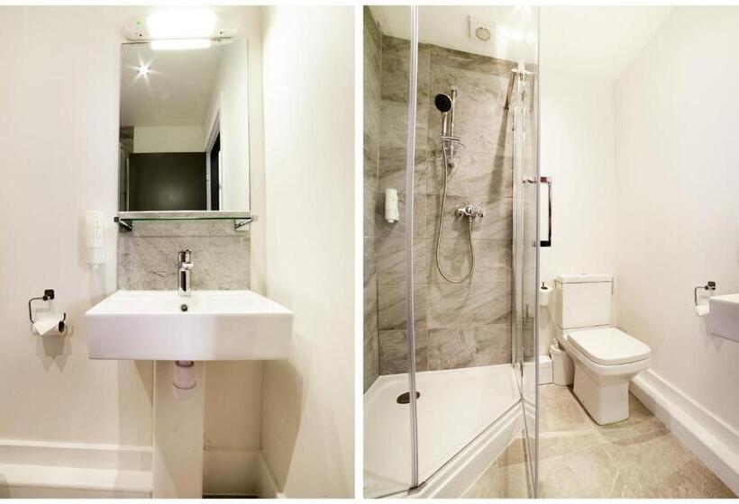 带大床的豪华间, The Connaught Hotel Wolverhampton