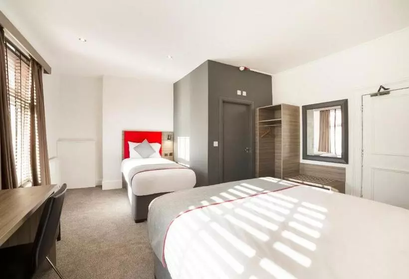 デラックストリプルルーム, The Connaught Hotel Wolverhampton