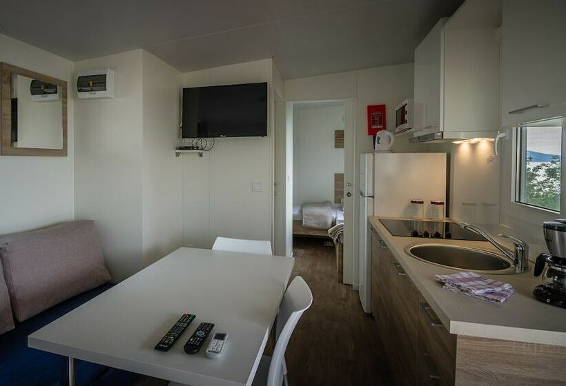 בית, 2 חדרי שינה, Mobile Homes Mediteran Campsite Klenovica