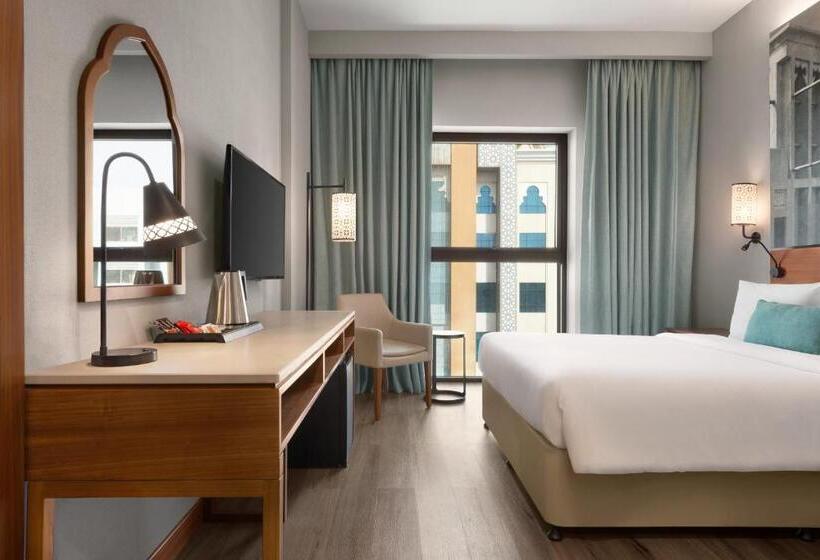 带特大床的高级间, Super 8 By Wyndham Dubai Deira