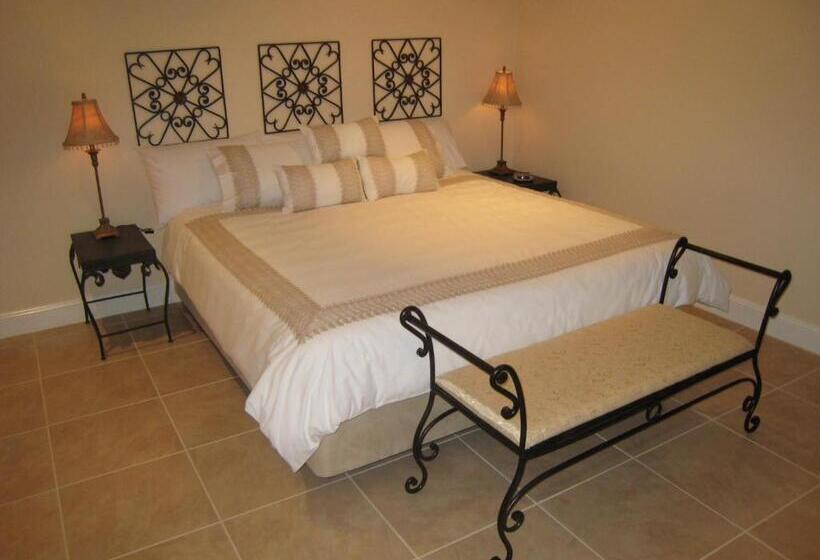 带大床的套房, Brezza Bella Boutique Bed & Breakfast