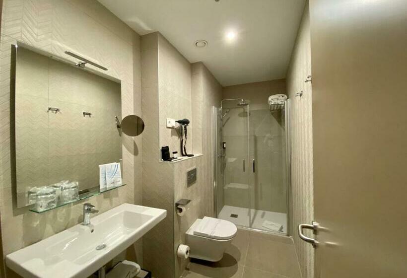 اتاق سوپریور, Abba Sevilla