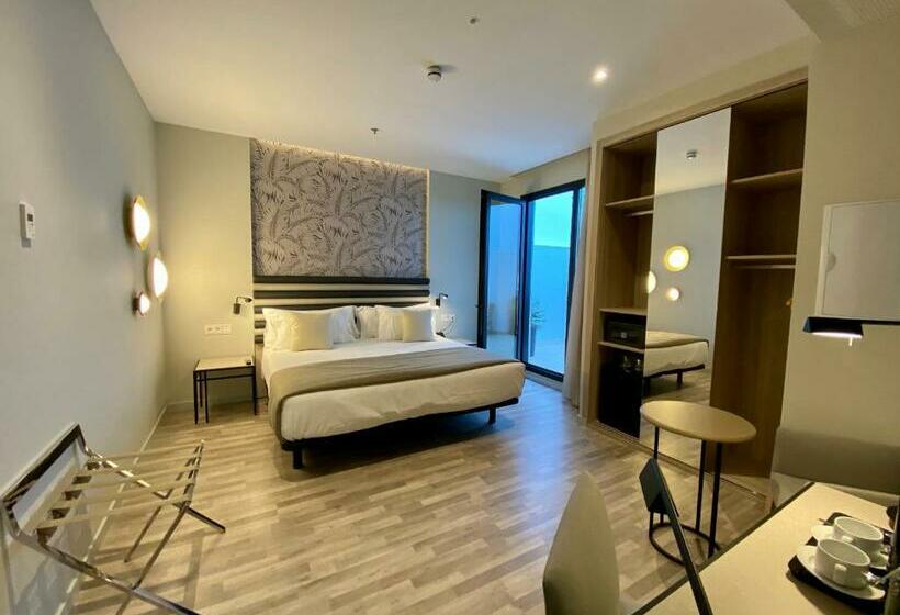 اتاق سوپریور, Abba Sevilla