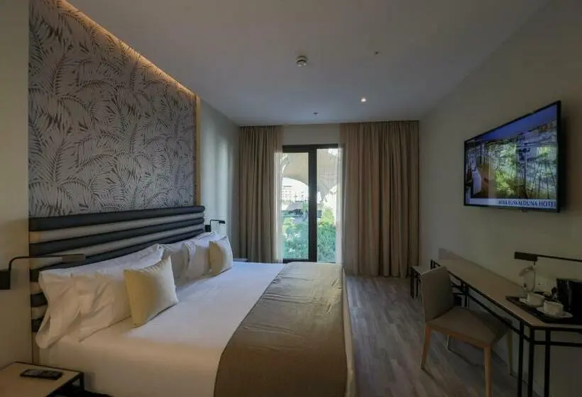 اتاق لوکس, Abba Sevilla