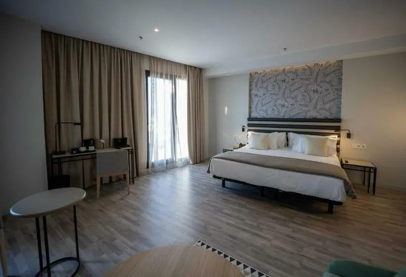 اتاق خانوادگی, Abba Sevilla