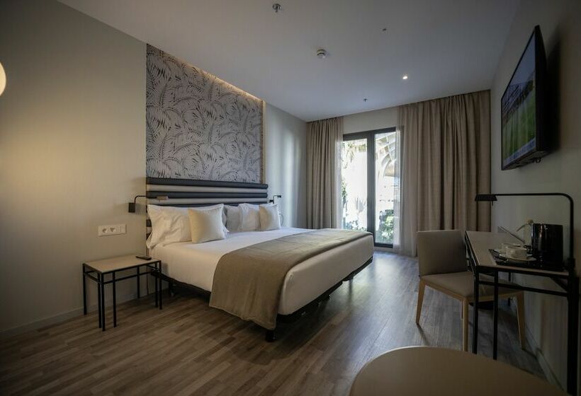 اتاق لوکس, Abba Sevilla