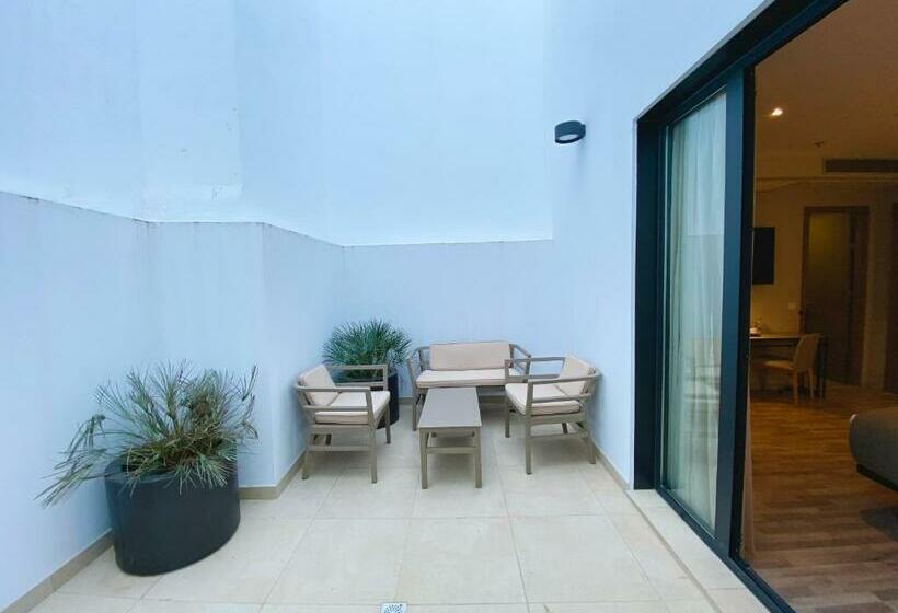 اتاق سوپریور, Abba Sevilla