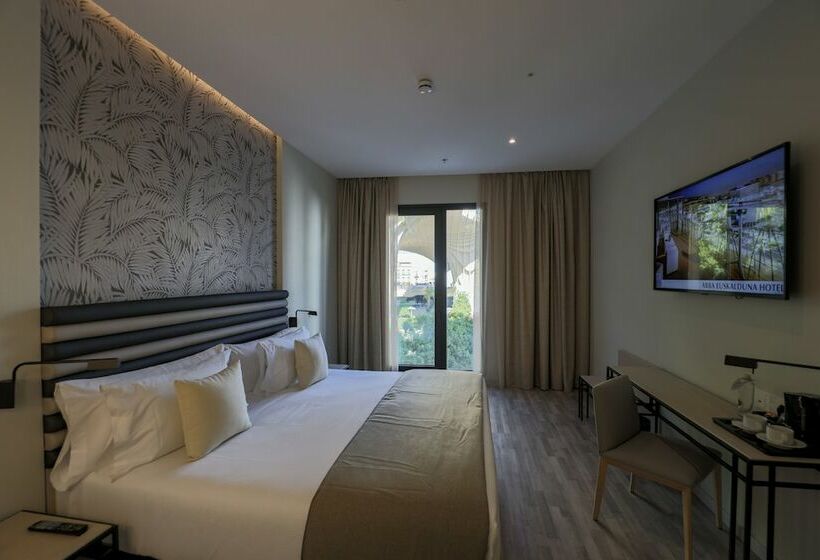 اتاق لوکس سه تخته, Abba Sevilla