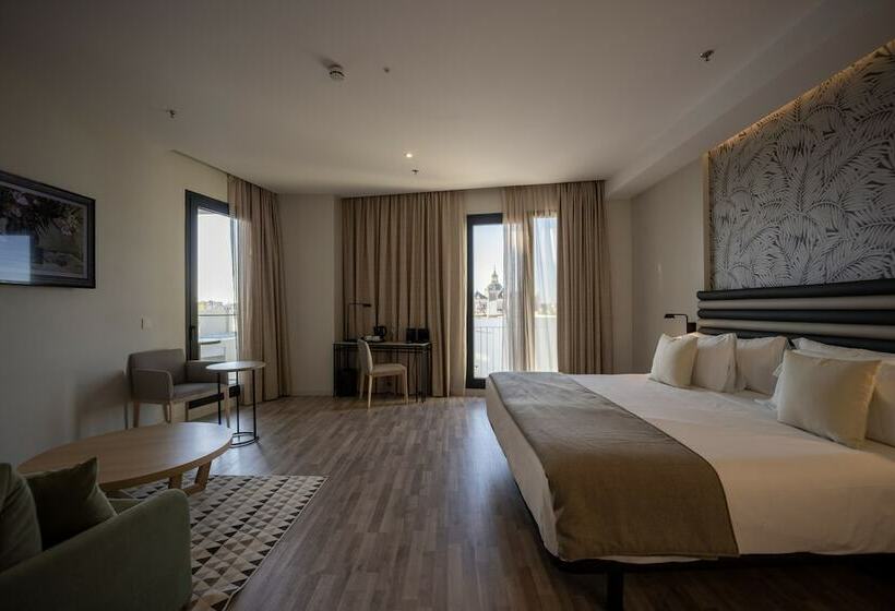 اتاق خانوادگی, Abba Sevilla