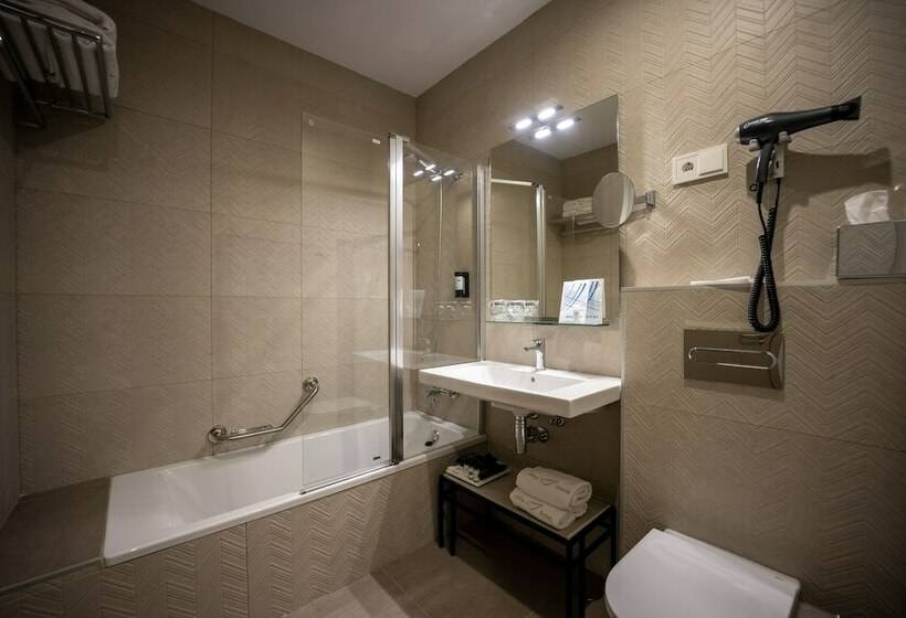 اتاق لوکس, Abba Sevilla