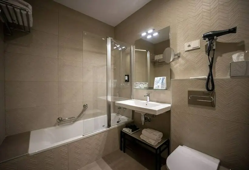اتاق لوکس, Abba Sevilla