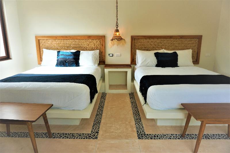 اتاق لوکس سه تخته, Abba Sevilla