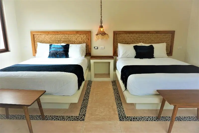 اتاق لوکس سه تخته, Abba Sevilla