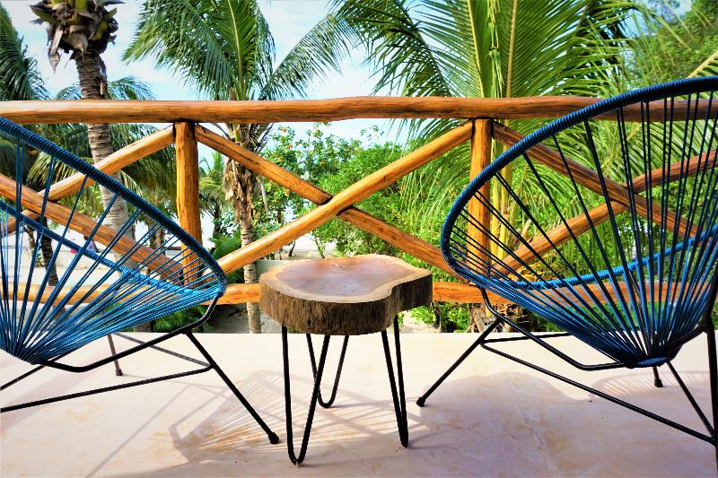 اتاق لوکس سه تخته, Abba Sevilla