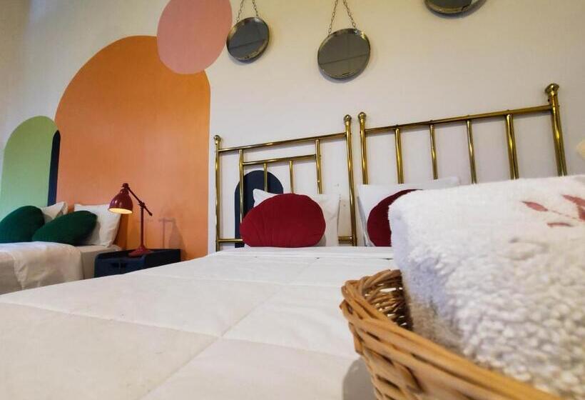 اتاق خانوادگی, Brunette