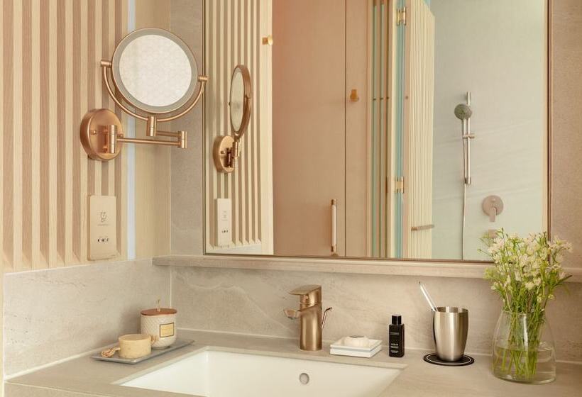 Classic Room with Views, The Silveri Hong Kong Mgallery