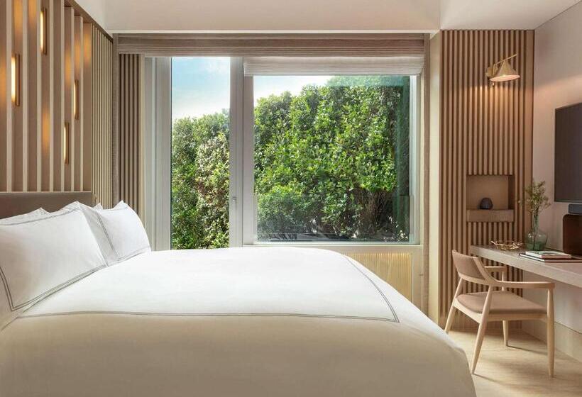 اتاق لوکس با تخت بزرگ, The Silveri Hong Kong Mgallery