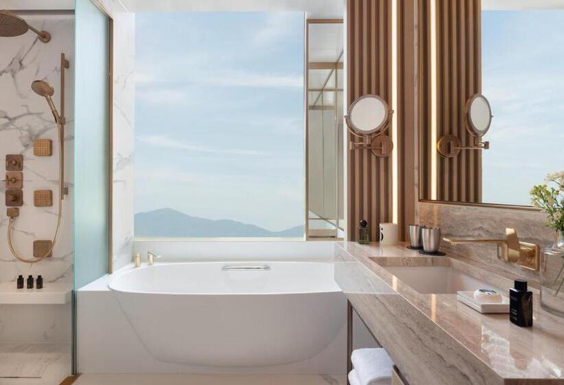 اتاق لوکس با تخت بزرگ, The Silveri Hong Kong Mgallery