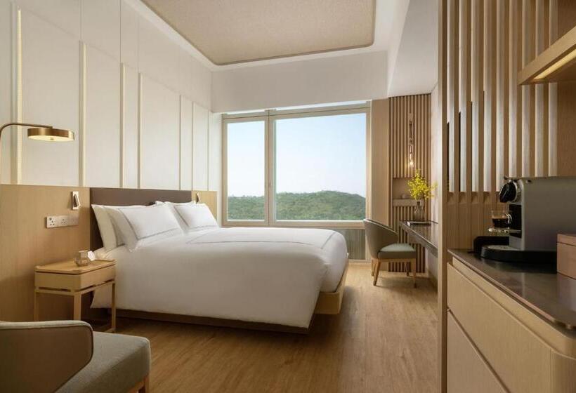 Executive Room Queen Bed, The Silveri Hong Kong Mgallery