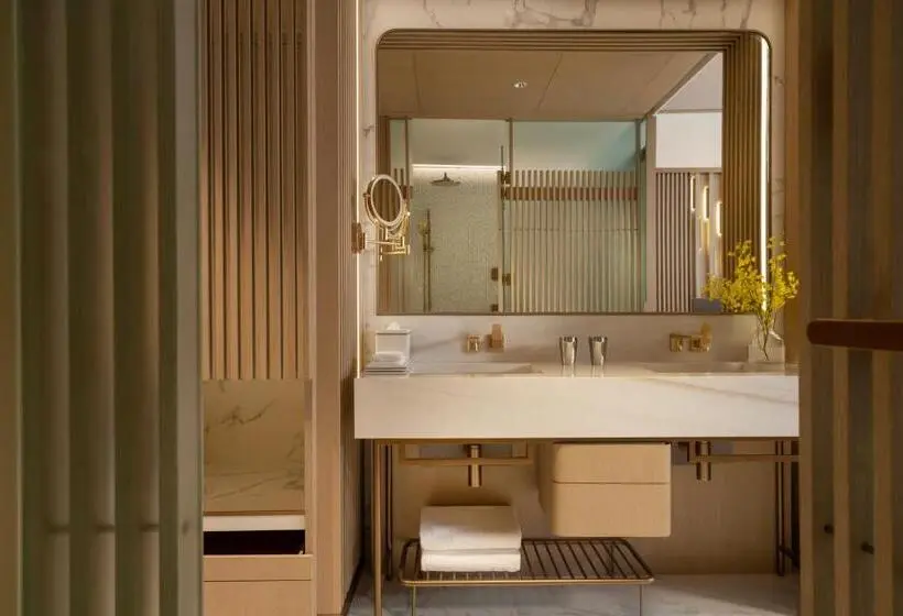 سوئیت با تخت بزرگ, The Silveri Hong Kong  Mgallery