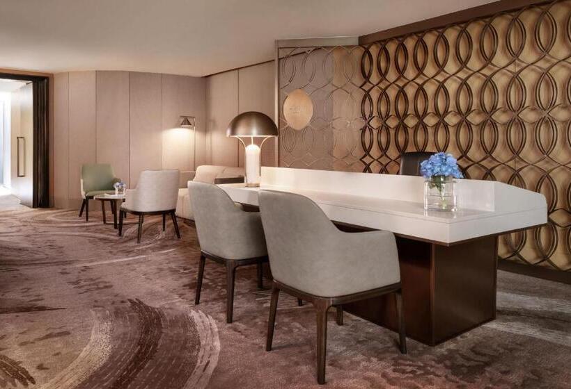 سوئیت با تخت بزرگ, The Silveri Hong Kong  Mgallery