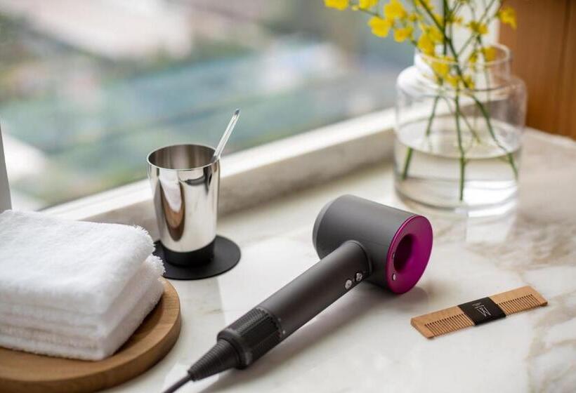 سوئیت با تخت بزرگ, The Silveri Hong Kong Mgallery