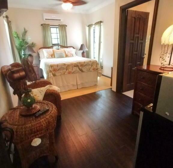 Deluxe Szoba, The Pilot House