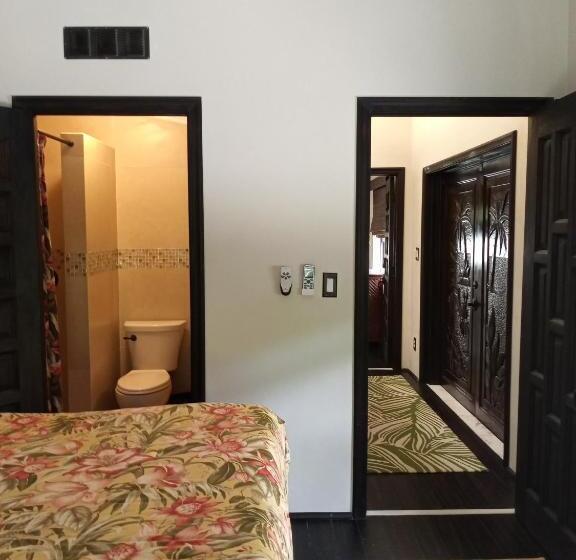 Standard Szoba, The Pilot House