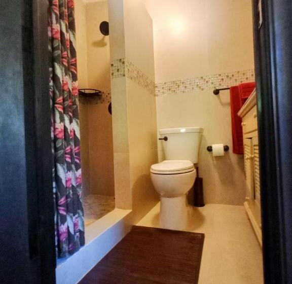 Standard Szoba, The Pilot House