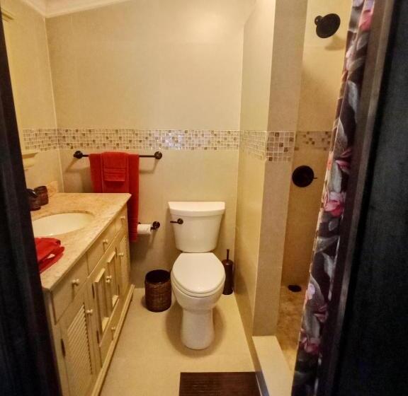 Standard Szoba, The Pilot House